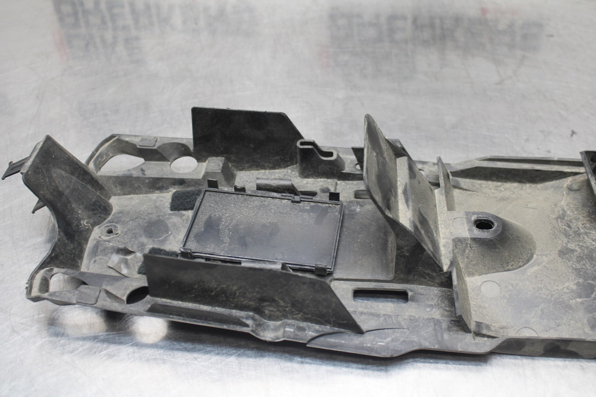 06-07 SUZUKI GSXR 600 REAR BACK TAIL UNDERTAIL BATTERY TRAY PLASTIC BB822