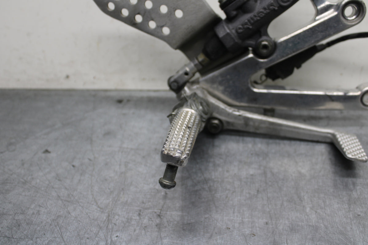 00-01 YAMAHA YZF R1 RIGHT REARSET REAR SET DRIVER FOOT PEG REST STOP BB755