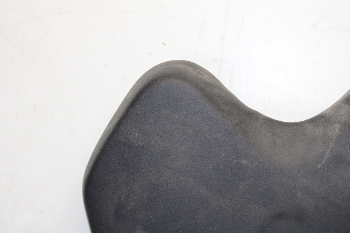 08-16 YAMAHA YZF R6 FRONT DRIVERS SEAT PAD SADDLE PILLION 13S-24710-00-00 BB665