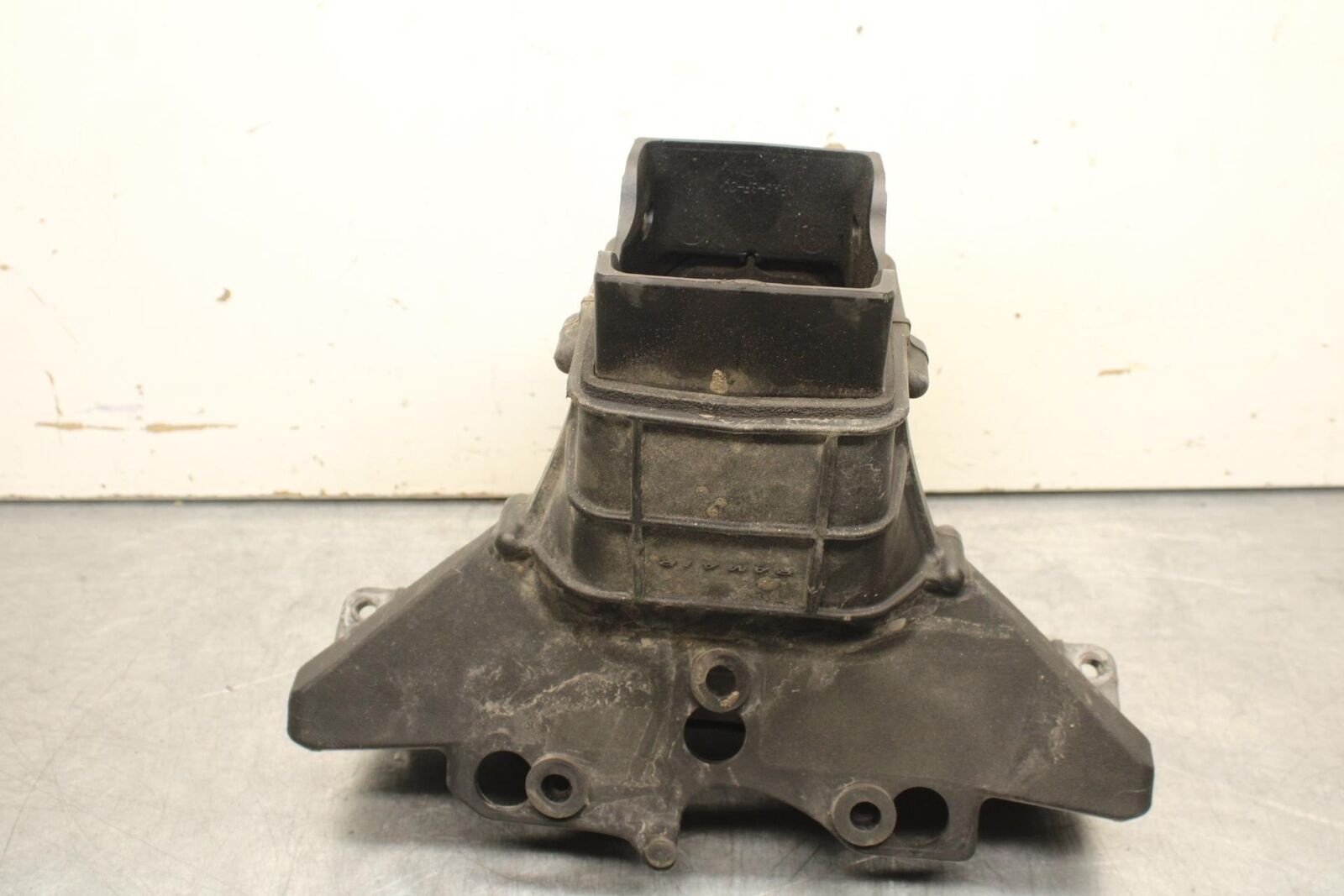 09-12 KAWASAKI NINJA ZX6R ZX600R RAM AIR INTAKE TUBE DUCT BB617