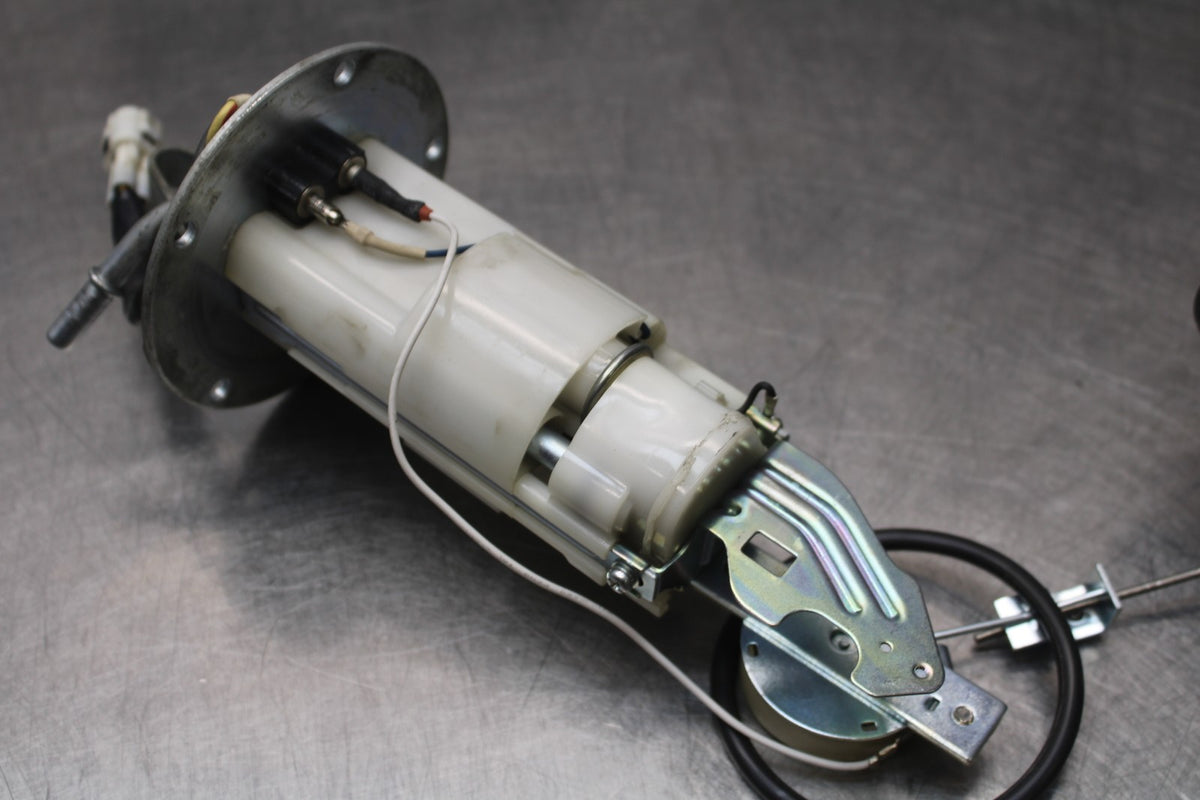 11-22 SUZUKI GSXR 600  FUEL PUMP GAS PETROL SENDER UNIT BB193