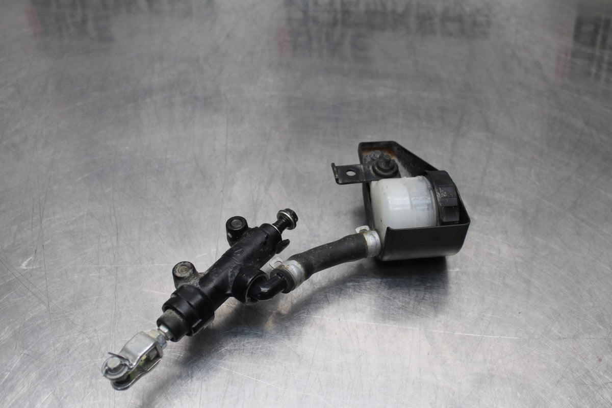08 KAWASAKI VULCAN 900 REAR BACK BRAKE MASTER CYLINDER W RESERVOIR BB184