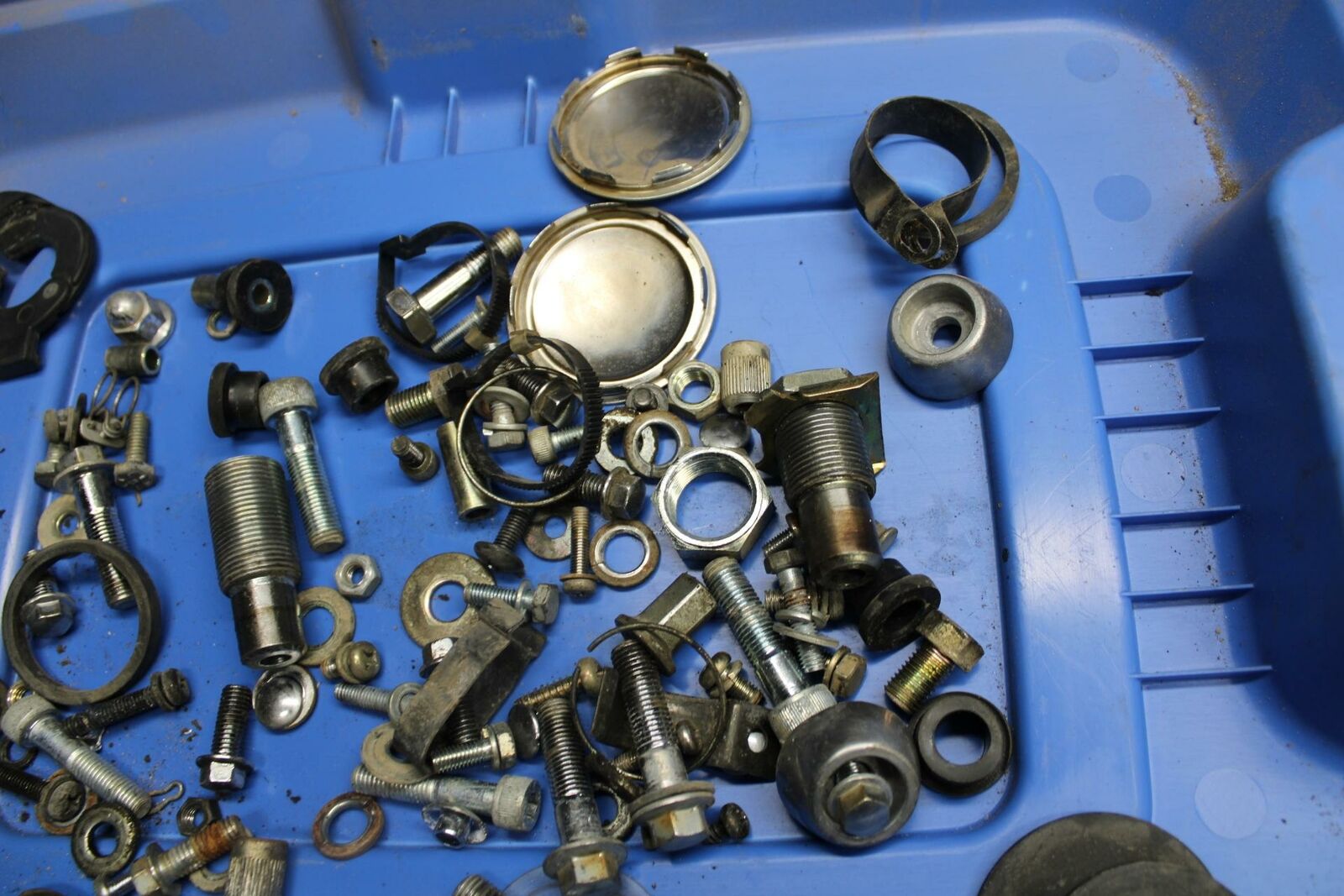 84-85 YAMAHA VIRAGO 1000 LEFTOVER CAP COWL BOLTS SCREWS BB173