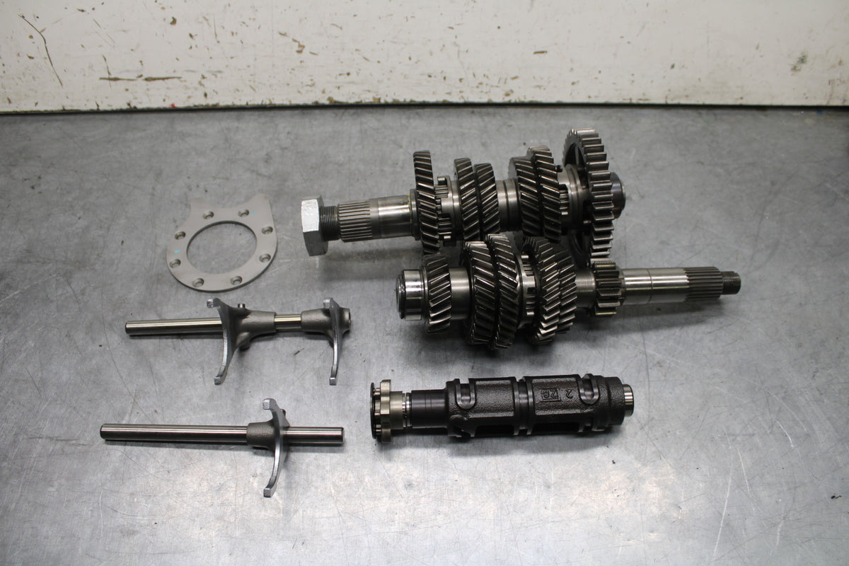22-24 INDIAN CHIEF BOBBER DARK HORSE ENGINE TRANSMISSION TRANNY GEARS BB717