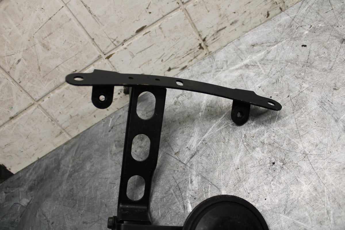 2007 Suzuki GSXR1000 OIL COOLER MOUNTING BRACKET MOUNT SUPPORT BB44