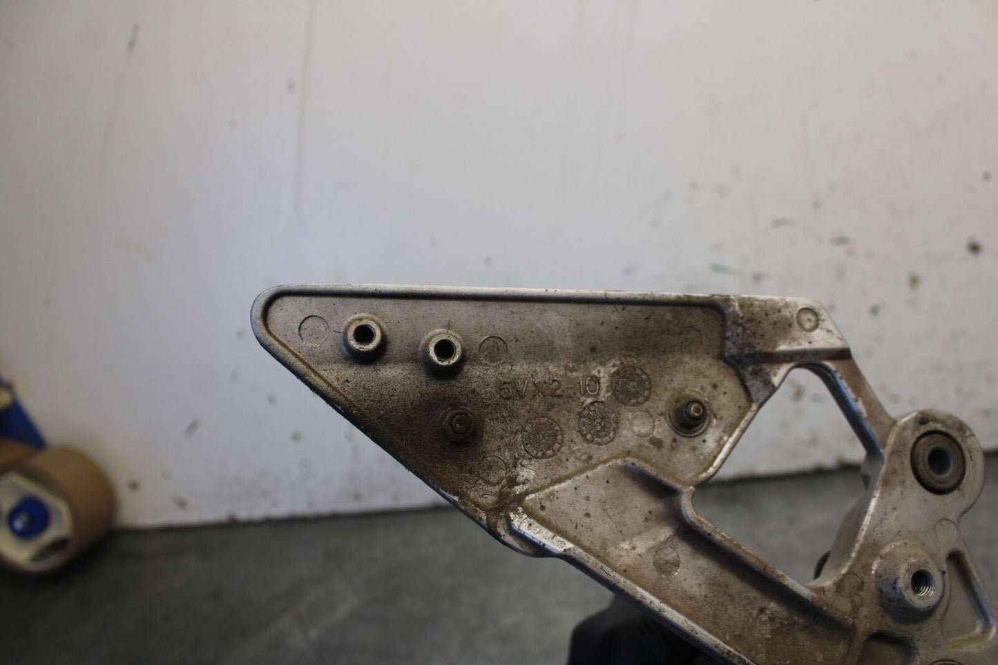 07-09 YAMAHA FZ6 LEFT REARSET REAR SET DRIVER FOOT PEG REST STOP BB713