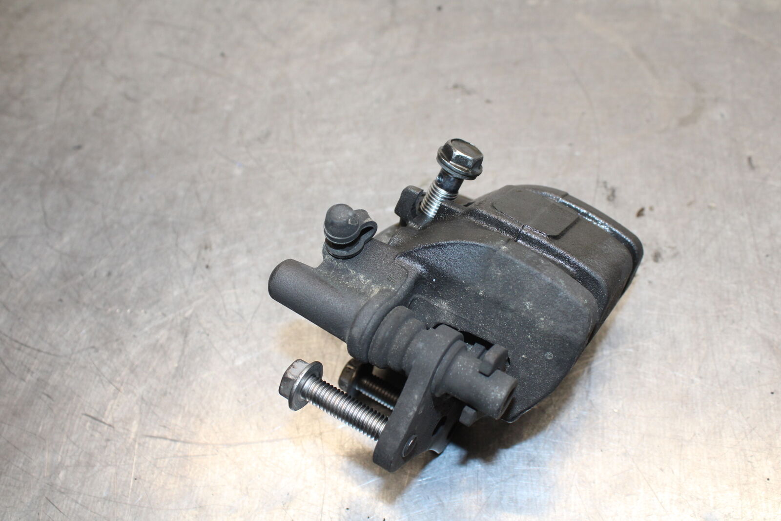 19-22 KAWASAKI Z400 RIGHT FRONT BRAKE CALIPER BB738