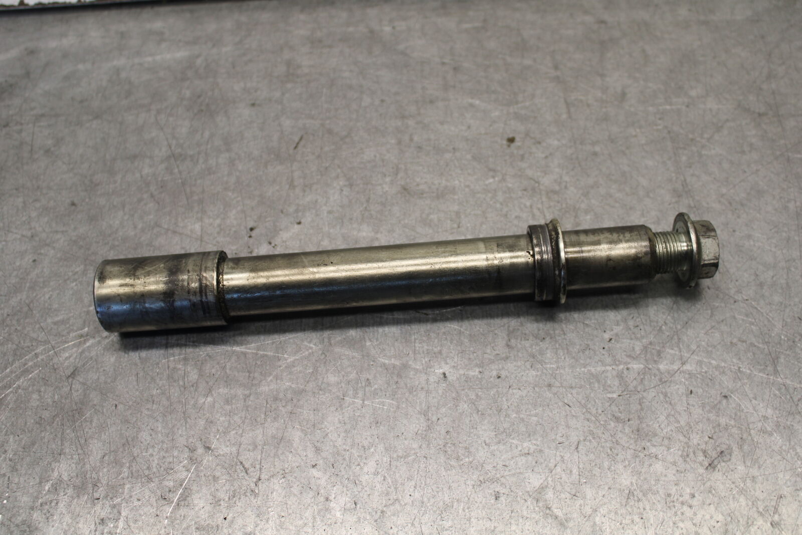 05-06 SUZUKI GSXR1000 FRONT WHEEL RIM AXLE PIVOT BOLT 54711-41G00 BB663