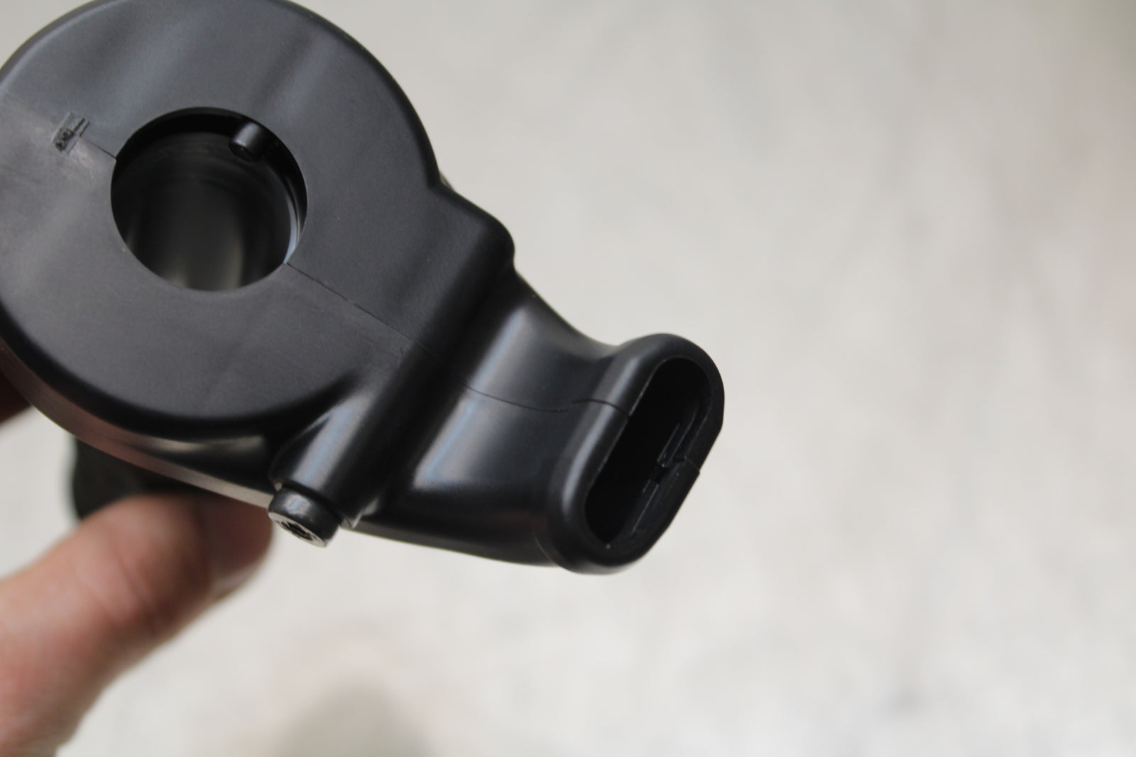 23-24 KAWASAKI NINJA ZX14R NEW!! THROTTLE CABLE LINE HOUSING GUIDE BB141