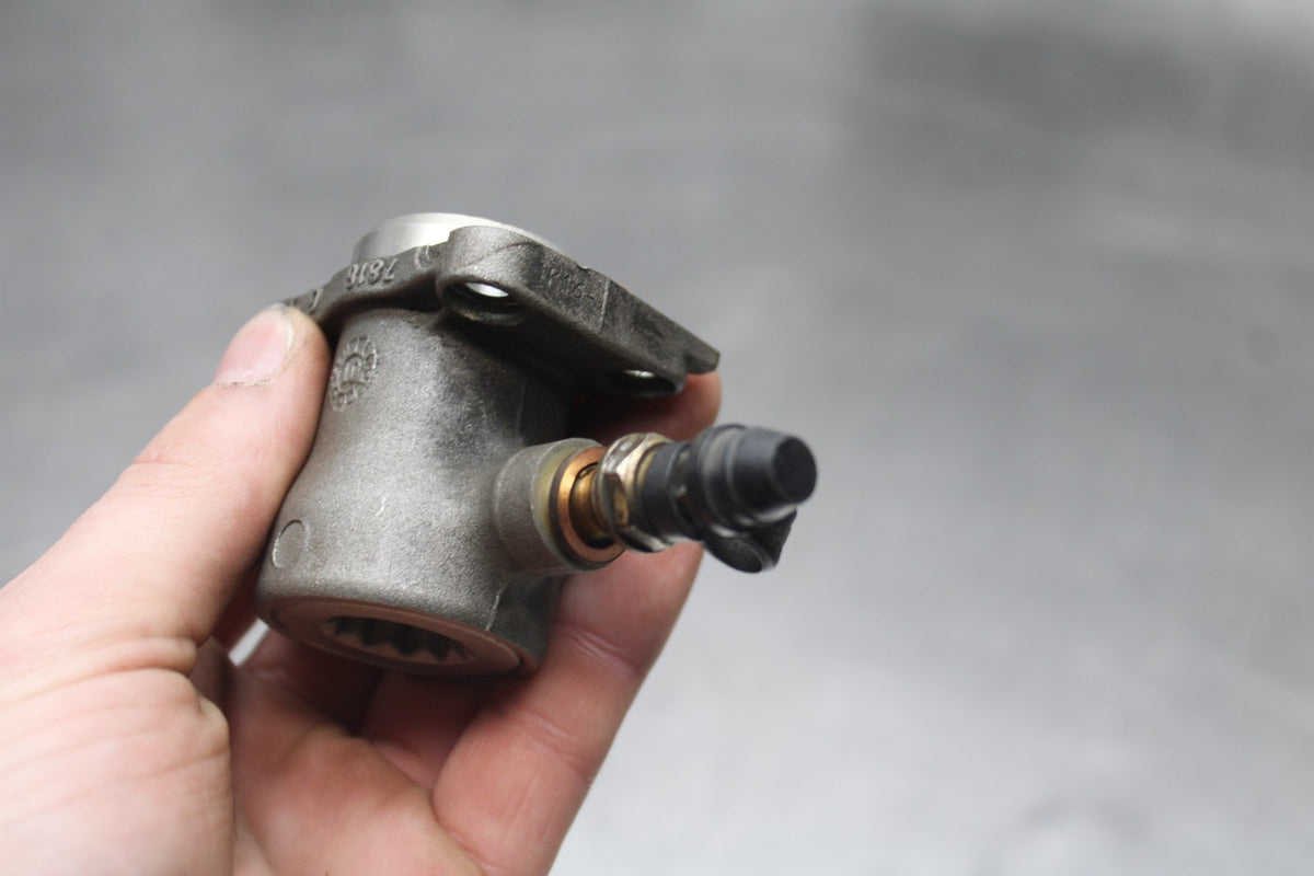 02 DUCATI MONSTER 620 CLUTCH SLAVE PISTON CYLINDER BB851