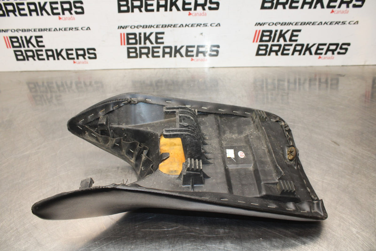 08 HONDA CBR125R FRONT DRIVERS SEAT PAD SADDLE PILLION BB839