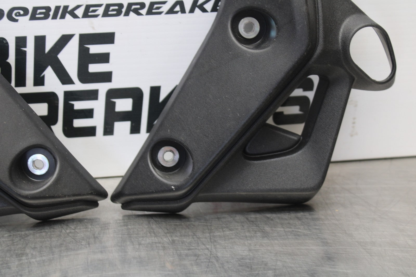 23-24 YAMAHA MT-07 ENGINE RADIATOR GUARD COVER TRIM SET BB194