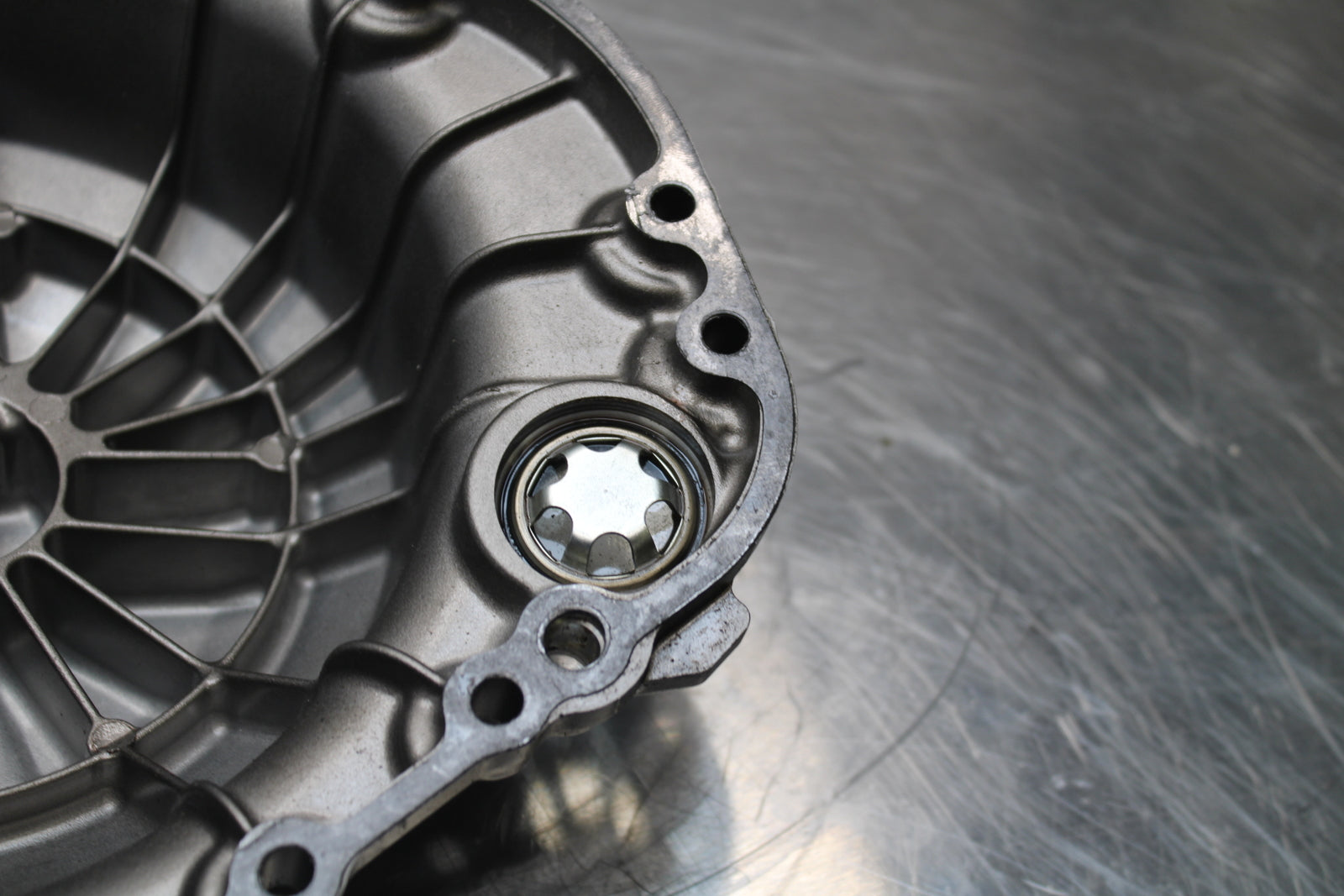 13-18 KAWASAKI NINJA ZX6R CLUTCH SIDE ENGINE MOTOR COVER BB143