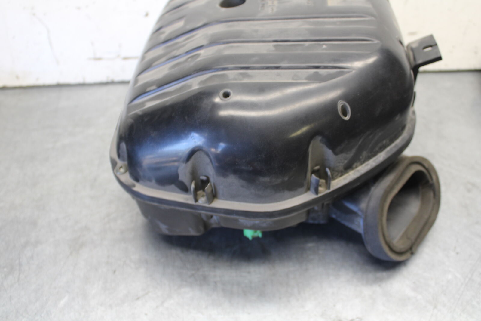 04 SUZUKI GSXR600 AIRBOX AIR INTAKE FILTER BOX 13700-29G00  BB676