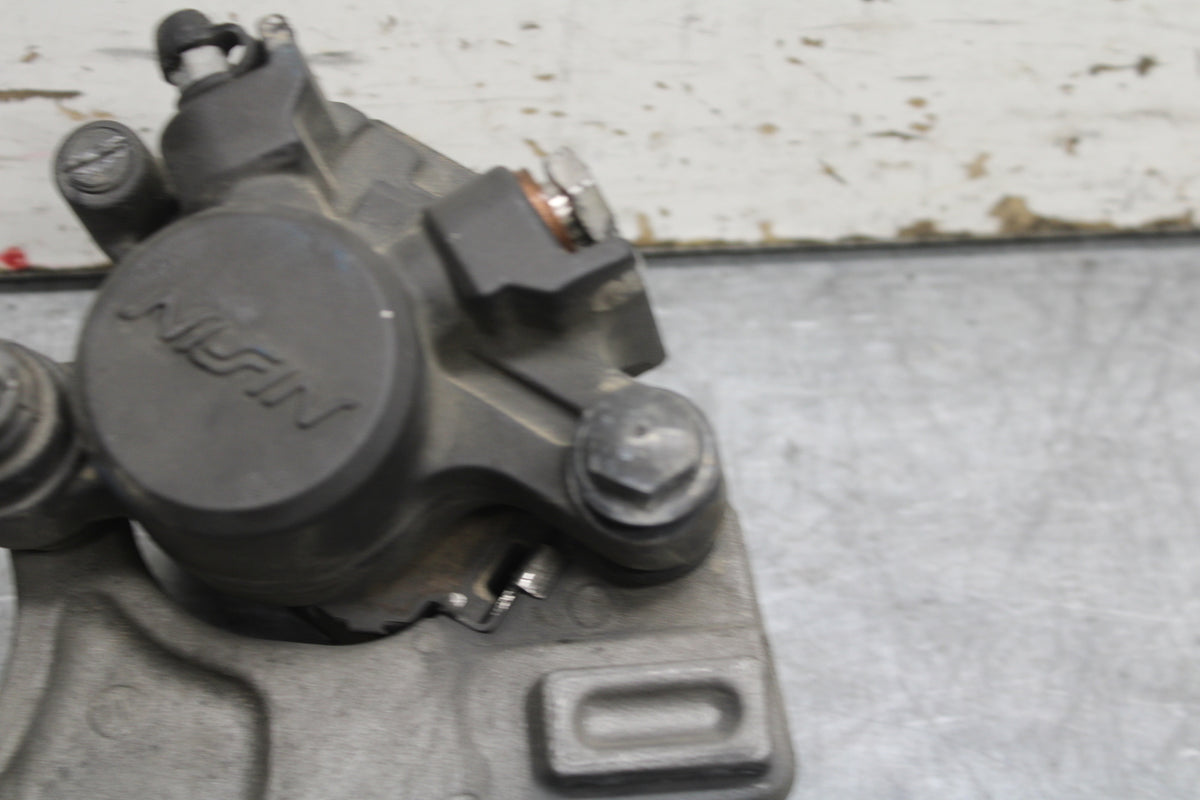 07-08 YAMAHA YZF R1 REAR BACK BRAKE CALIPER W MOUNT BRACKET BB724