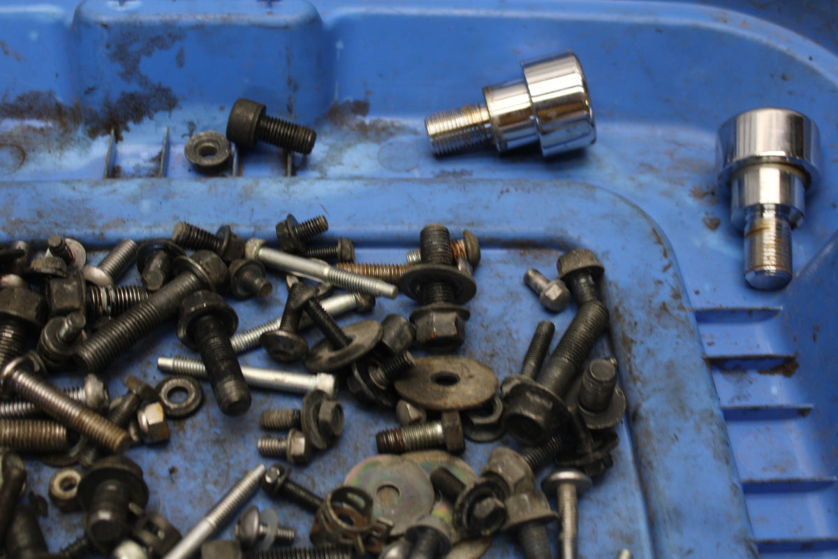 08 YAMAHA V STAR 1100 XVS1100AW CLASSIC MOUNTING BOLTS HARDWARE BB916