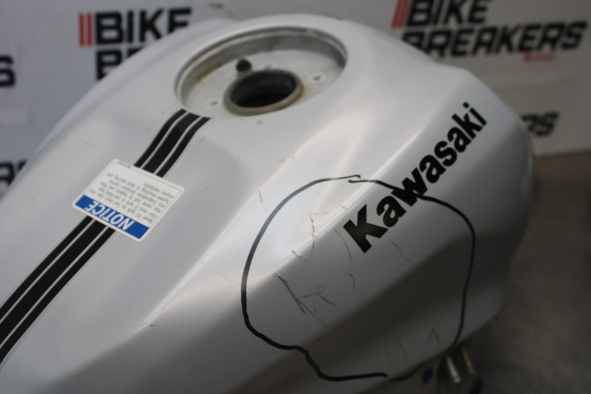 23-26 KAWASAKI NINJA ZX4RR GAS TANK FUEL CELL PETROL RESERVOIR BB898