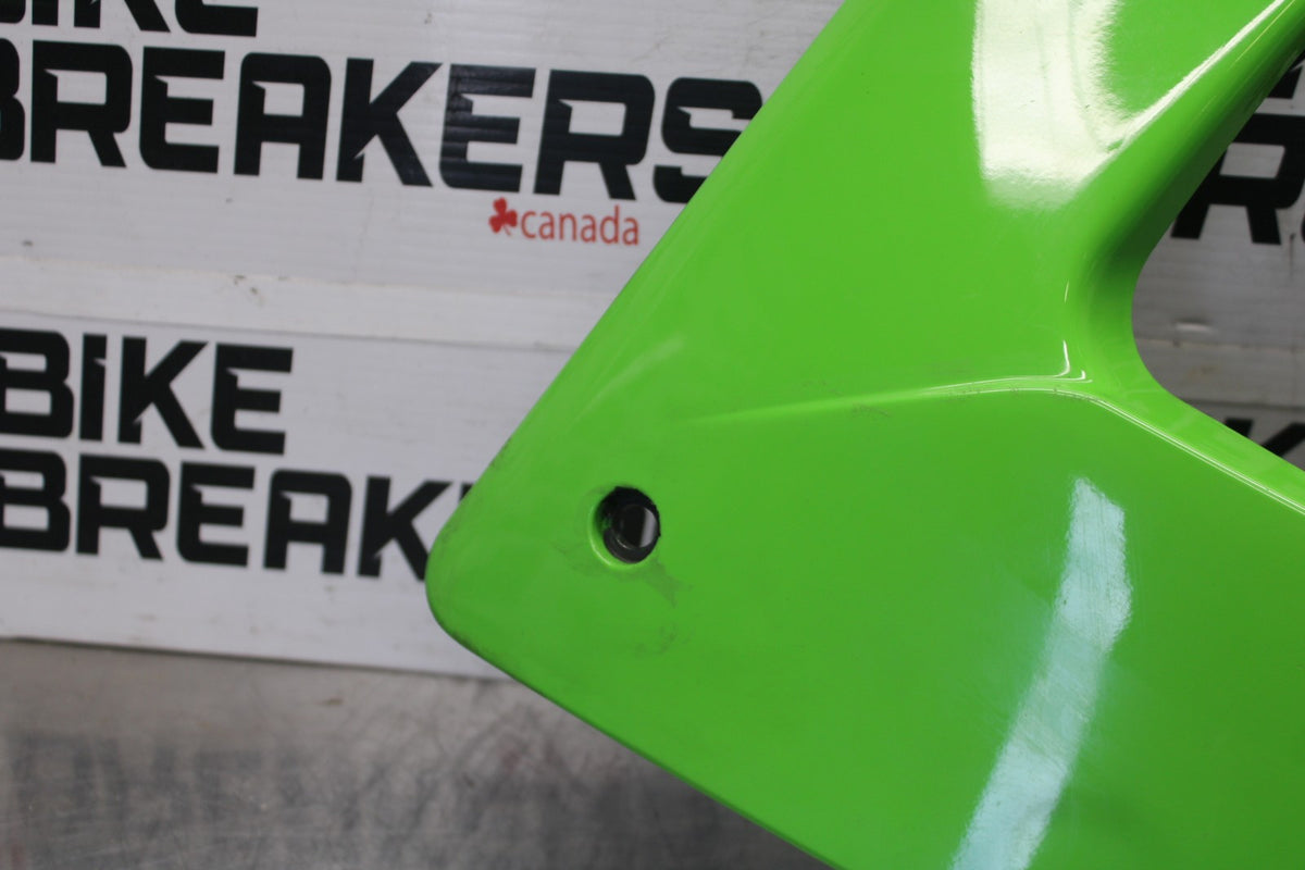 04-05 KAWASAKI NINJA ZX10R RIGHT MID UPPER SIDE FAIRING COWL PLASTIC BB931