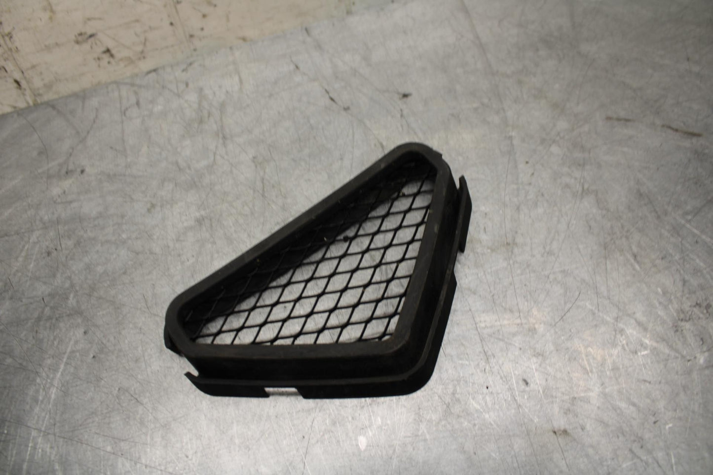 05-06 KAWASAKI NINJA ZX6R AIR INTAKE GRILL BB505