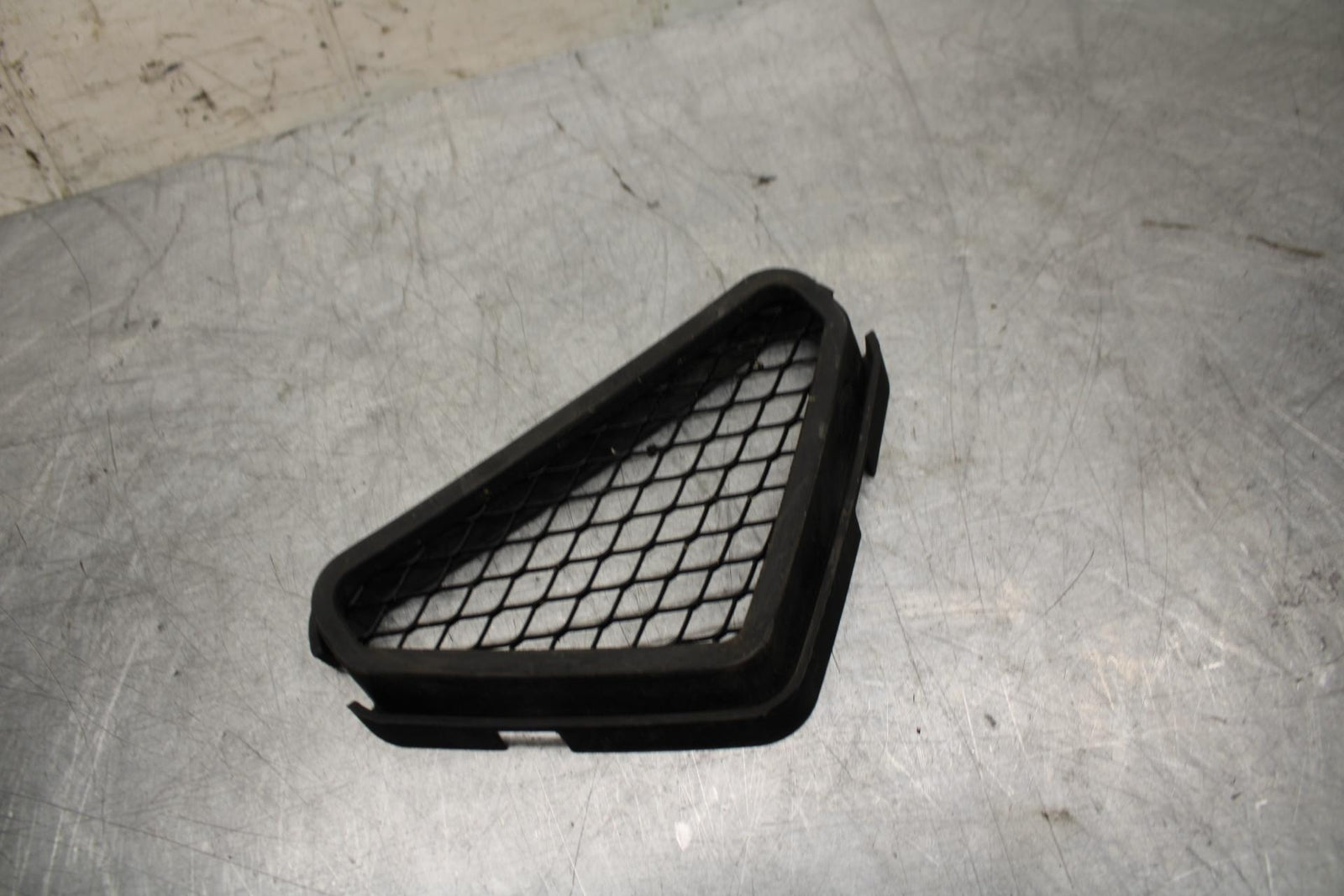 05-06 KAWASAKI NINJA ZX6R AIR INTAKE GRILL BB505