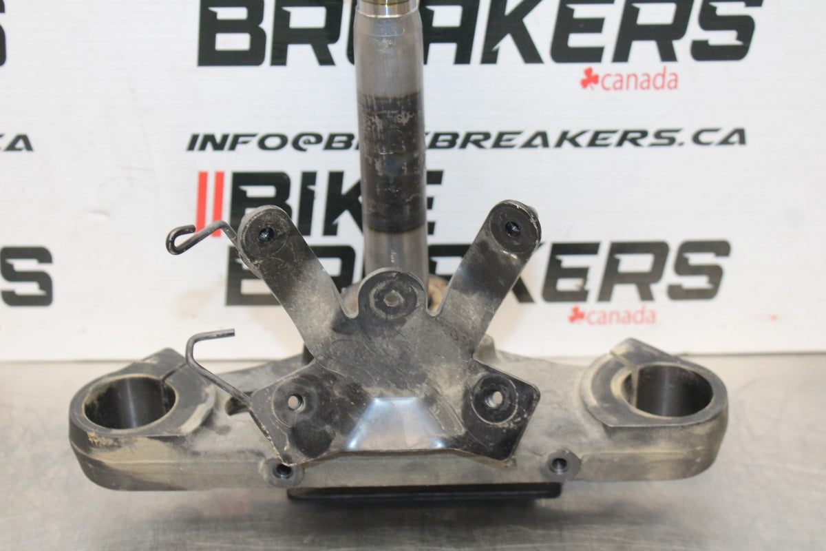 15 SUZUKI BOULEVARD C50 FRONT FORKS CLAMP LOWER TRIPLE TREE STEM BB775