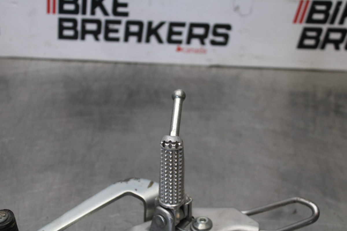 15-17 YAMAHA FJ09 RIGHT REARSET REAR SET DRIVER FOOT PEG REST STOP BB906