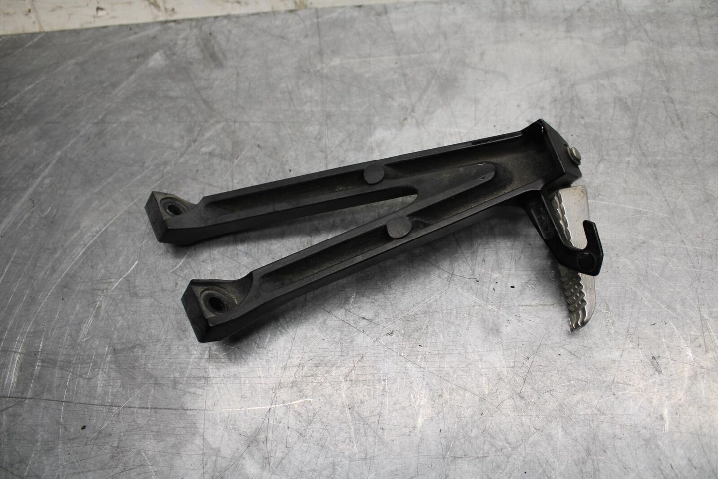 11-21 SUZUKI GSXR750 LEFT REAR BACK PASSENGER PEG 43700-14J00 BB486
