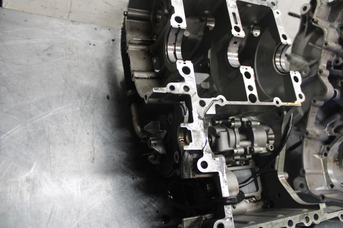 2010 Aprilia RSV1000R ENGINE MOTOR CRANKCASE CRANK CASES BLOCK BB513