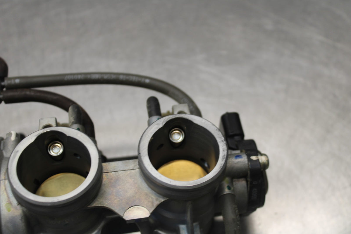 23-26 KAWASAKI NINJA ZX4RR MAIN FUEL INJECTORS / THROTTLE BODIES BB898