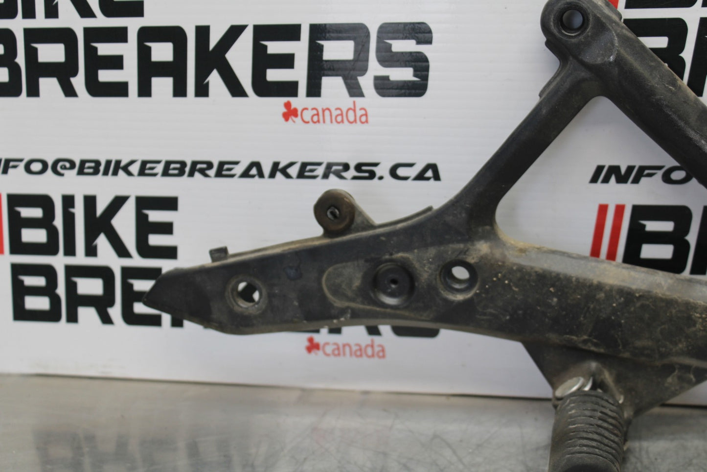 09-10 KAWASAKI ER-6N LEFT REARSET REAR SET DRIVER FOOT PEG REST STOP BB205
