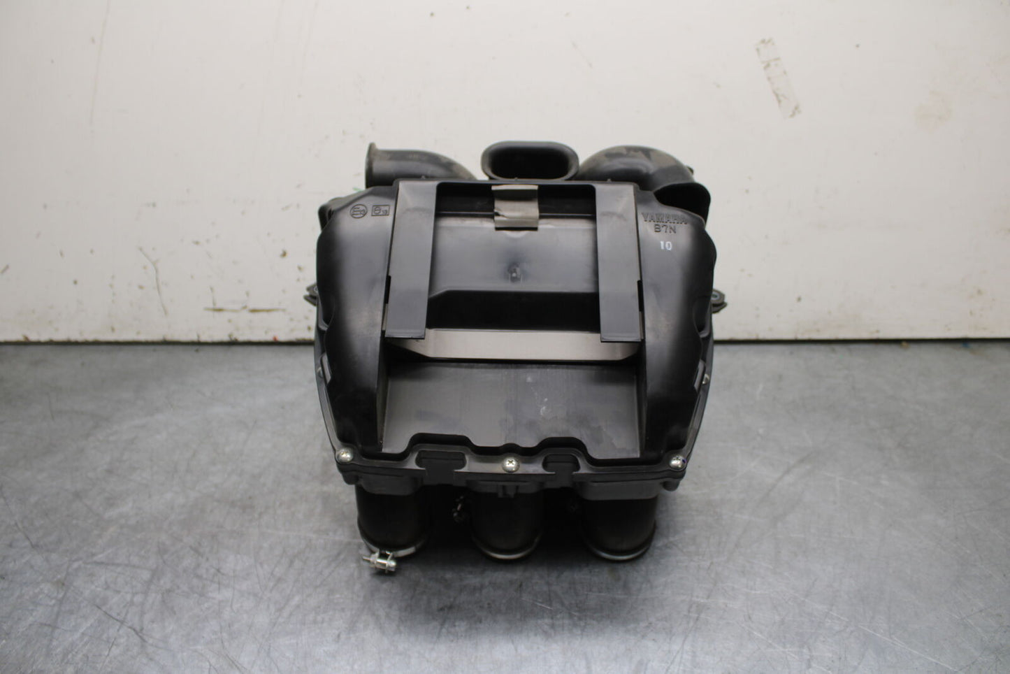22-24 YAMAHA XSR900 AIRBOX AIR INTAKE FILTER BOX BB710
