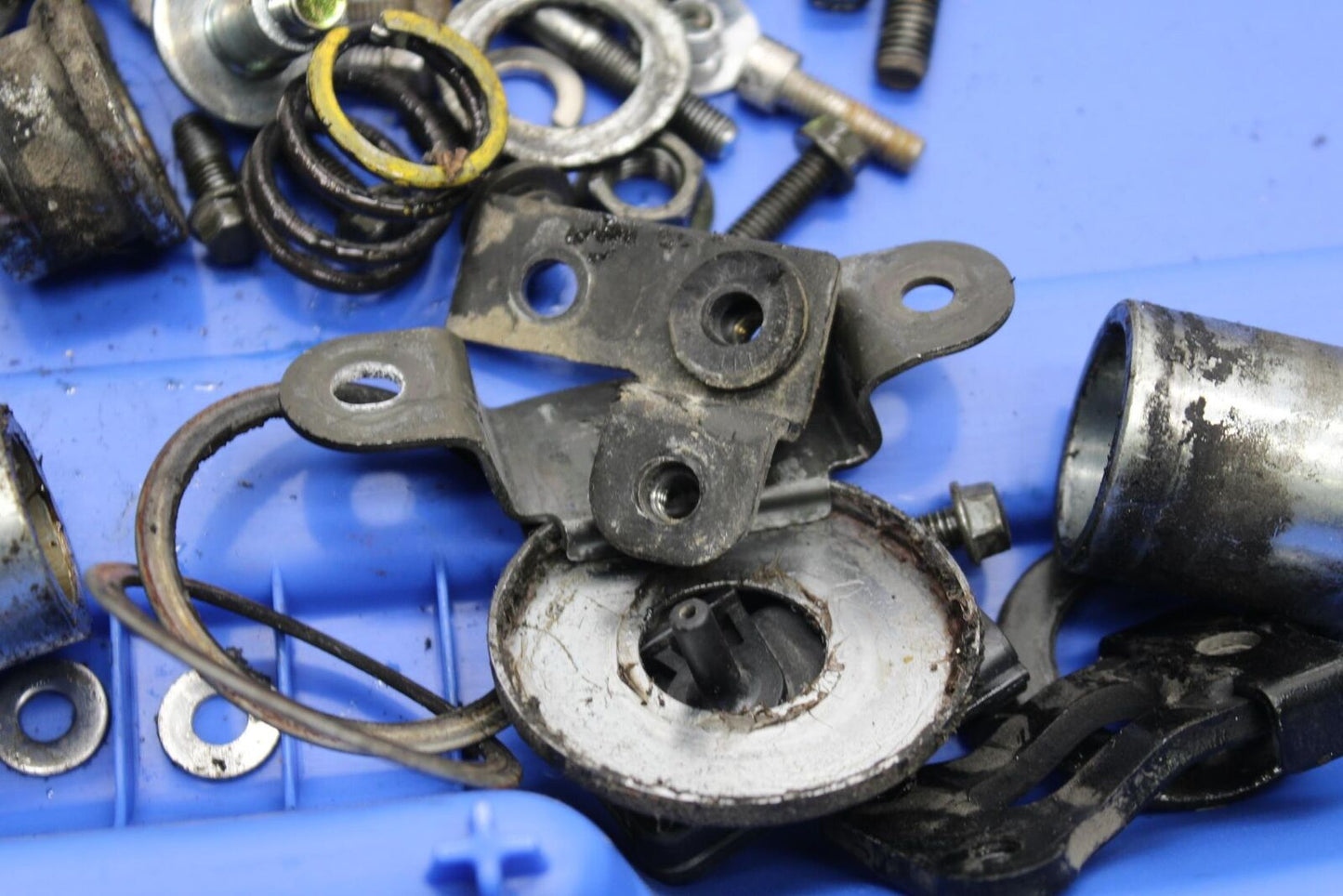 2005 Kawasaki Vulcan 1600 VN1600A Classic ENGINE MISC. BOLTS HARDWARE  BB574