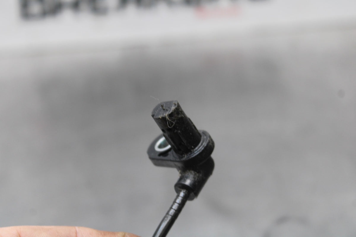 23 YAMAHA YZF R3 FRONT ABS BRAKE SENSOR & RING BB806