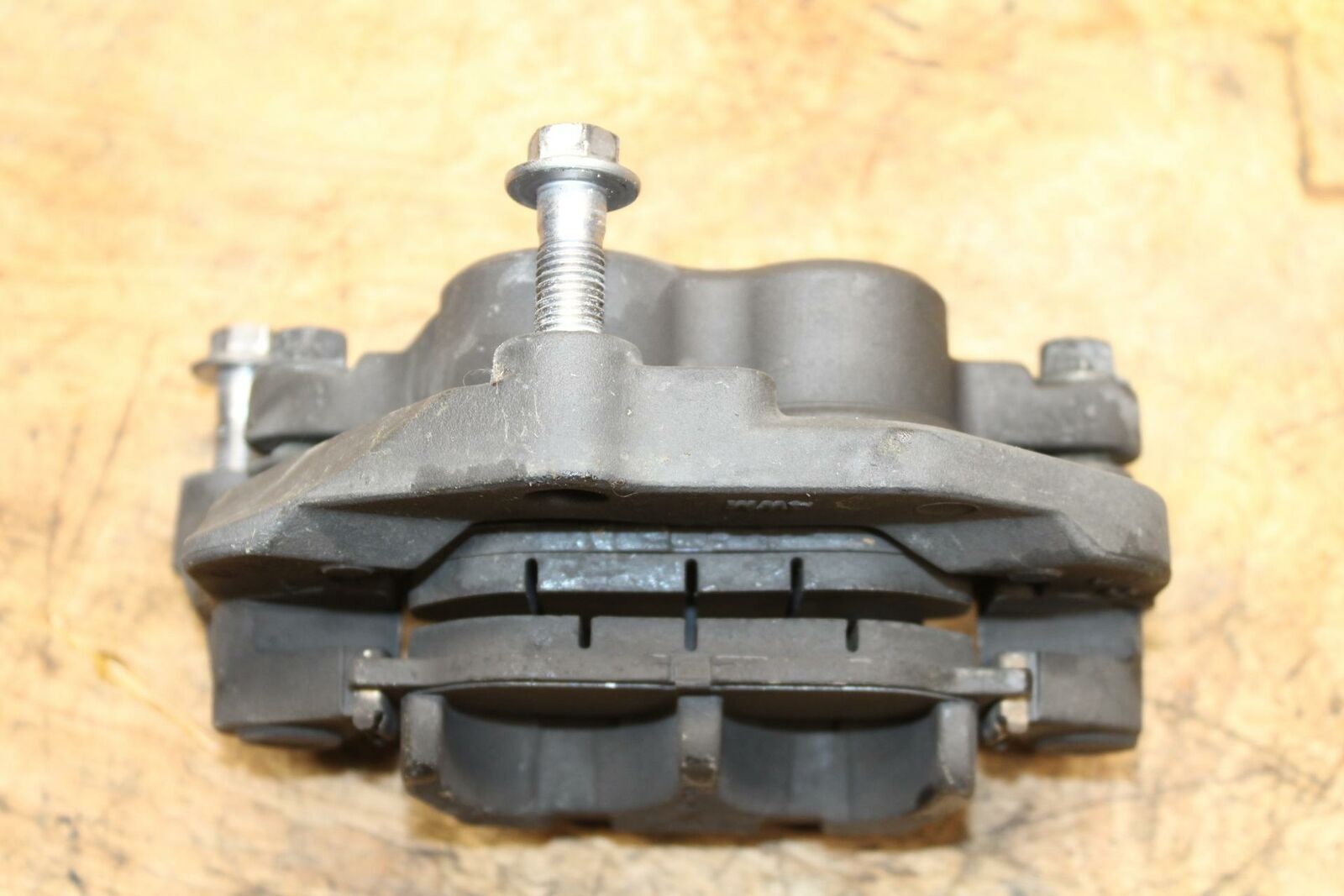 17-20 YAMAHA BOLT XVS950 R-SPEC RIGHT FRONT BRAKE CALIPER BB348