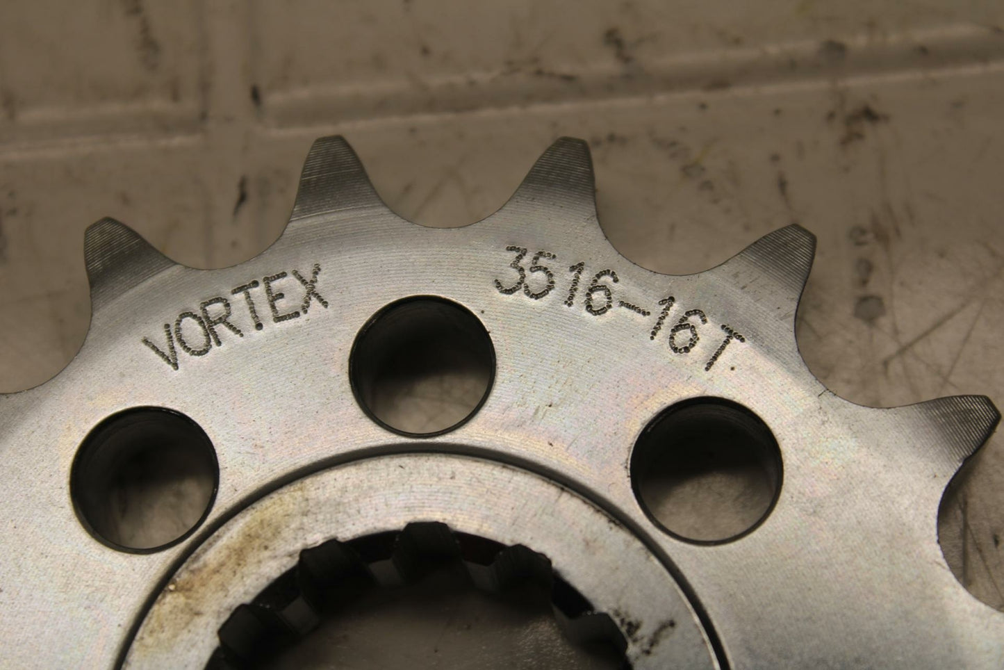 98-99 YAMAHA YZF R1 AFTERMARKET FRONT SPROCKET VORTEX 3516-16T BB08