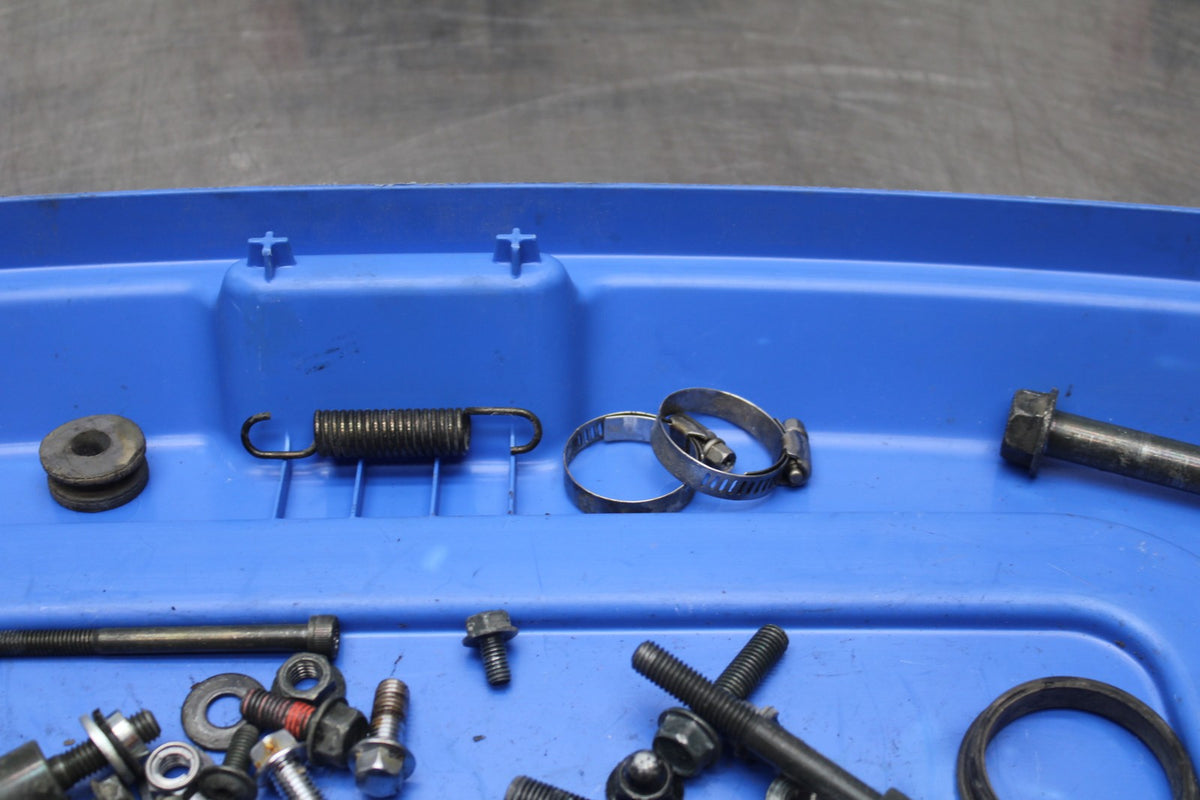 06 KAWASAKI VULCAN 900 MOUNTING BOLTS HARDWARE MOTOR SCREWS BB799