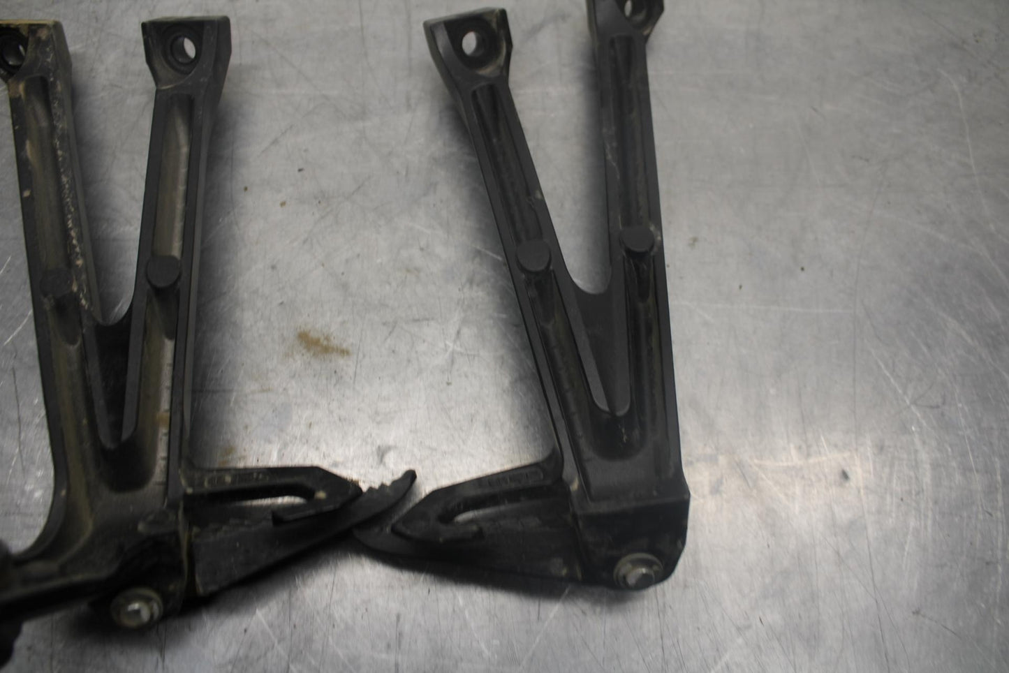 15-21 SUZUKI GSXR600 REAR BACK PASSENGER PEG SET PAIR BB460