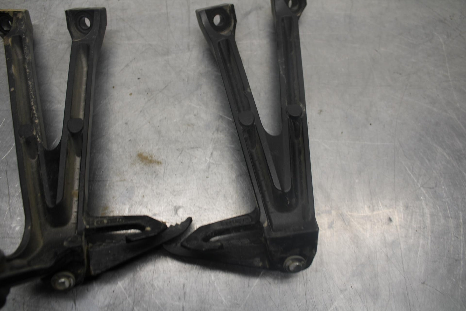 15-21 SUZUKI GSXR600 REAR BACK PASSENGER PEG SET PAIR BB460