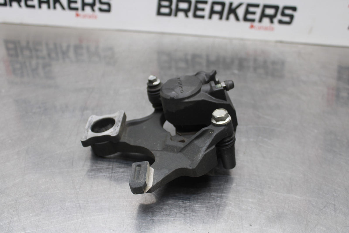 08-10 SUZUKI GSXR 600 REAR BACK BRAKE CALIPER W MOUNT BRACKET BB202