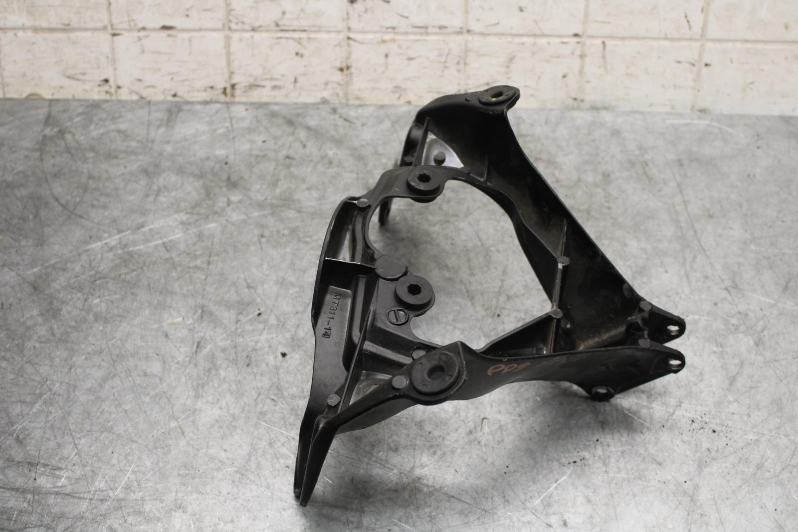 06-07 SUZUKI GSXR600 750 UPPER FAIRING MIRROR GAUGES STAY BRACKET BB543