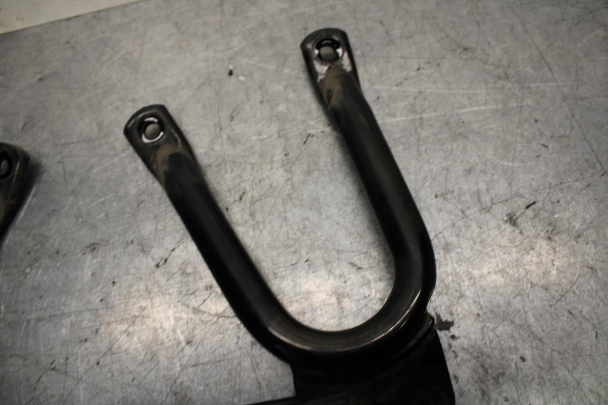 89-90 YAMAHA FZR600 REAR BACK PASSENGER PEG SET PAIR BB76