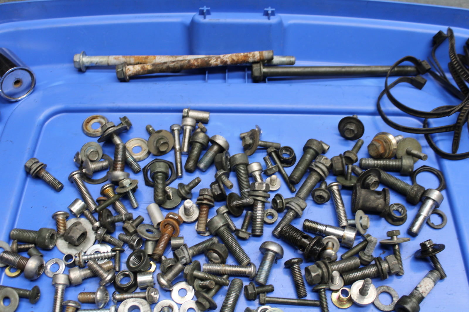 00 SUZUKI INTRUDER 1500 VL1500 MOUNTING BOLTS HARDWARE MOTOR SCREWS BB761