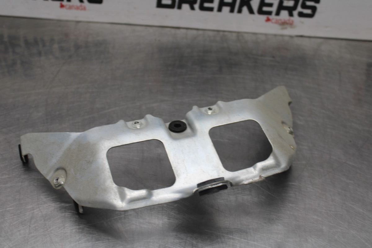 06-07 SUZUKI GSXR 600 FRONT GAS TANK BRACKET MOUNT BB880