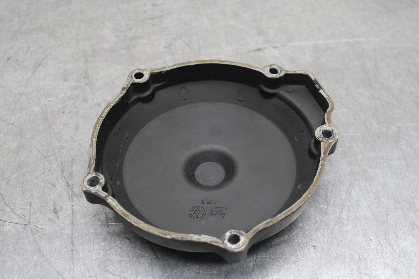 82-83 YAMAHA IT175 ENGINE MOTOR STATOR GENERATOR MAGNETO COVER BB108