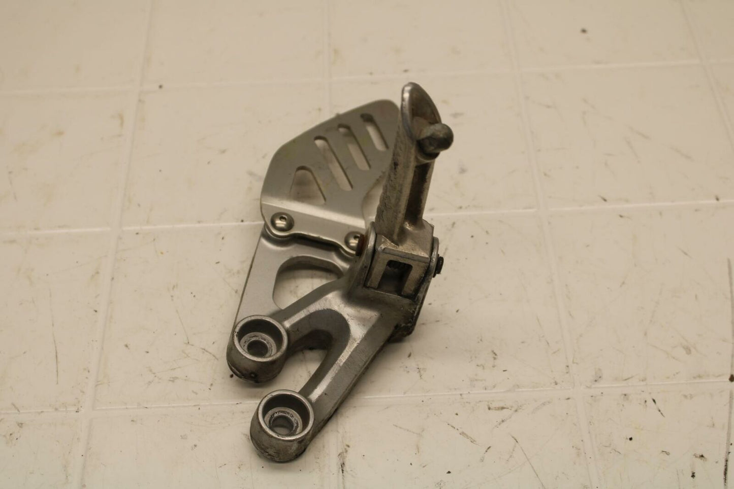 06-07 SUZUKI GSXR750 LEFT REARSET REAR SET DRIVER FOOT PEG REST STOP BB26