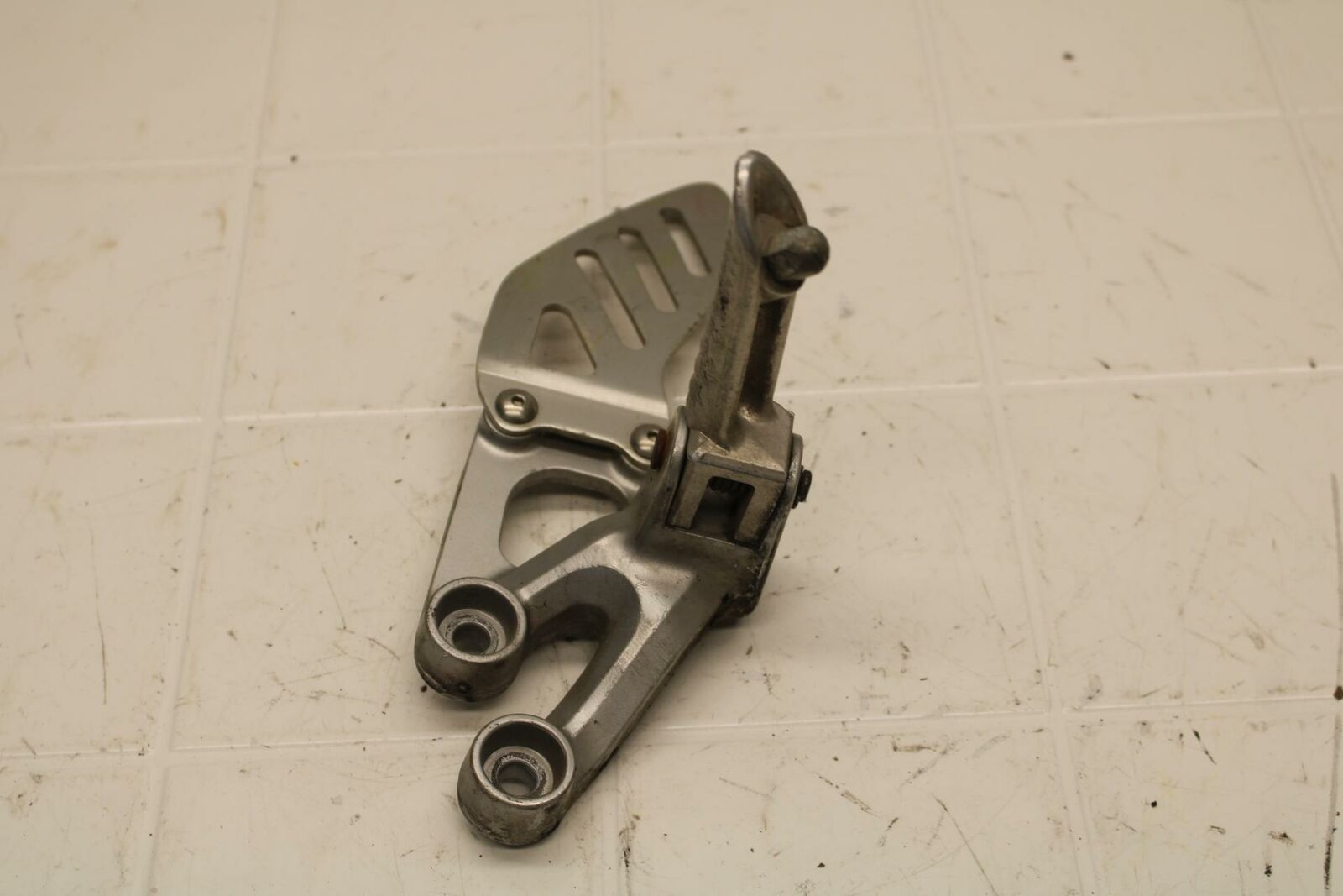 06-07 SUZUKI GSXR750 LEFT REARSET REAR SET DRIVER FOOT PEG REST STOP BB26