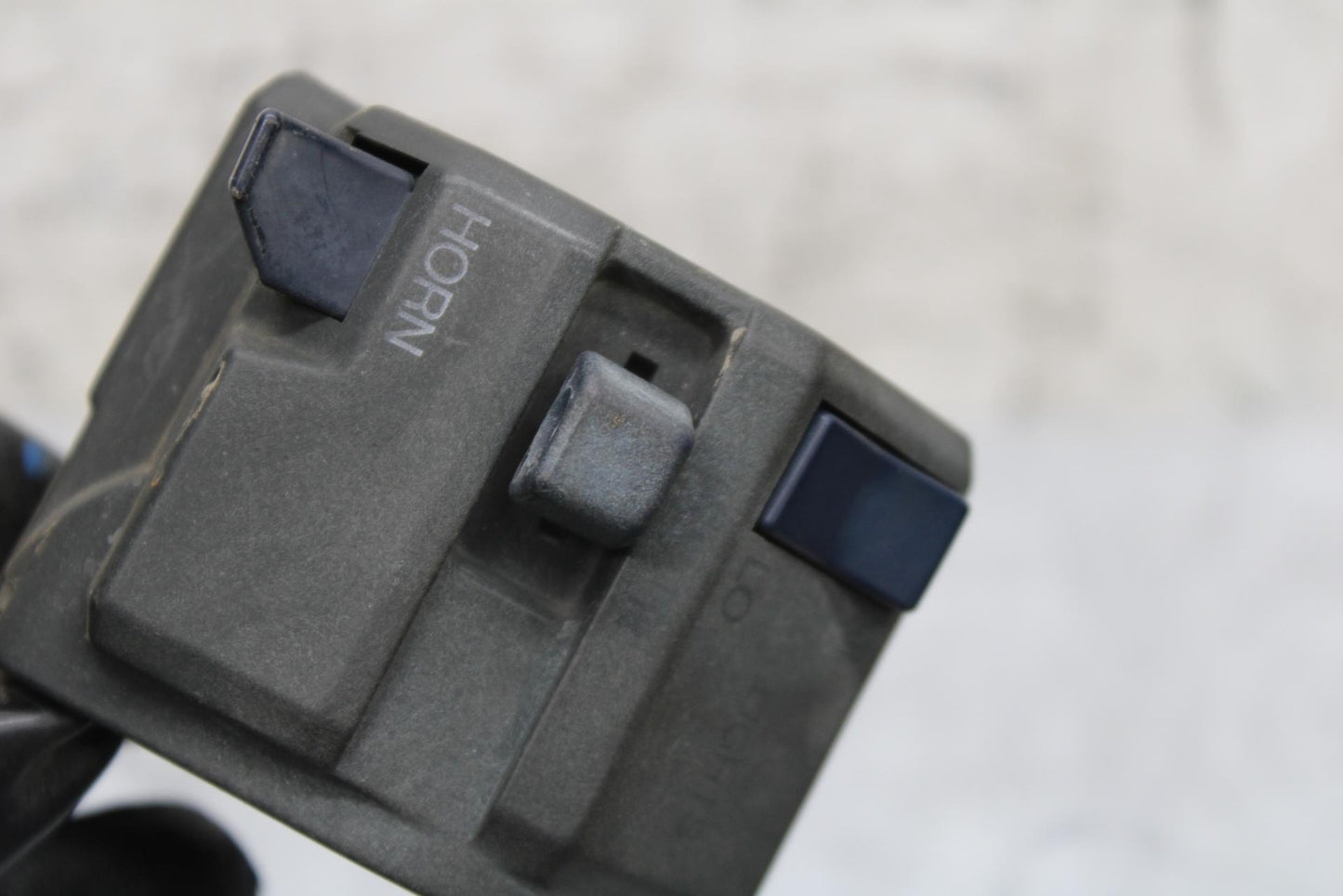 00-01 KAWASAKI ZZR600 LEFT AND RIGHT CLIP ON HANDLE KILL OFF START SWITCHE BB568