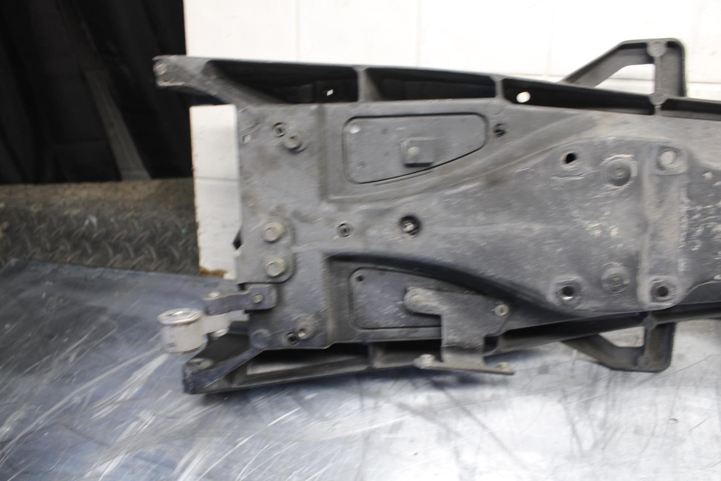 04-06 YAMAHA YZF R1 REAR SUBFRAME BACK SUB FRAME 5VY-21190-00-00 BB491