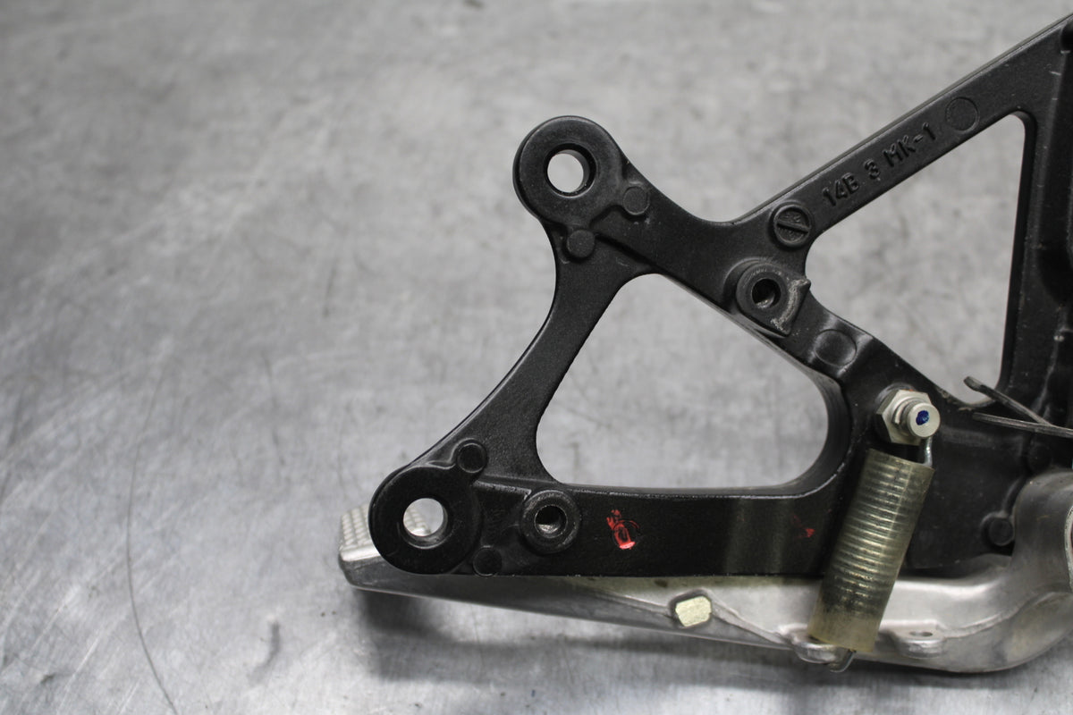 09-14 YAMAHA YZF R1 RIGHT REARSET REAR SET DRIVER FOOT PEG REST STOP BB118