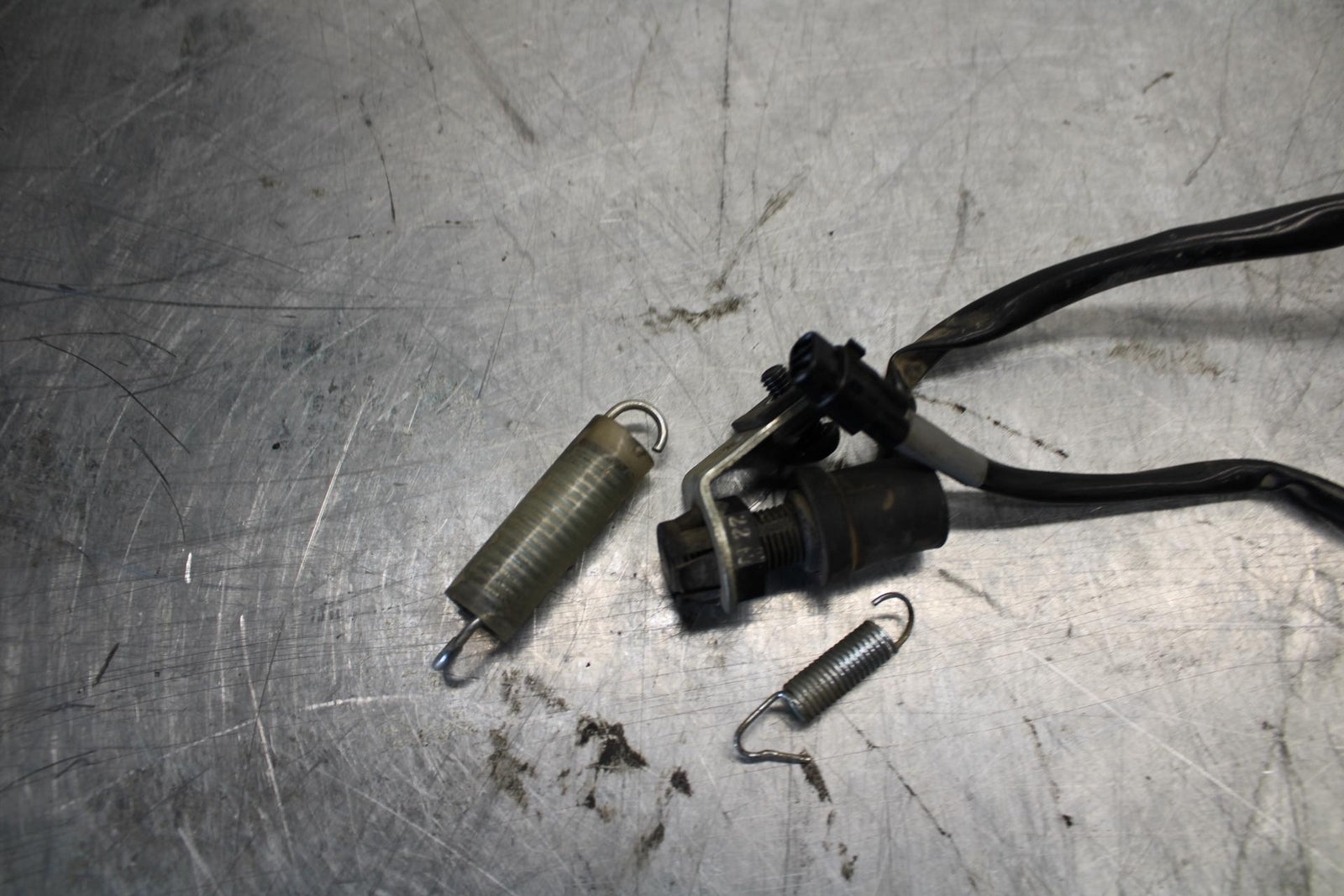 08-16 YAMAHA YZF R6 REAR SPRING BRAKE STOP SWITCH BB436